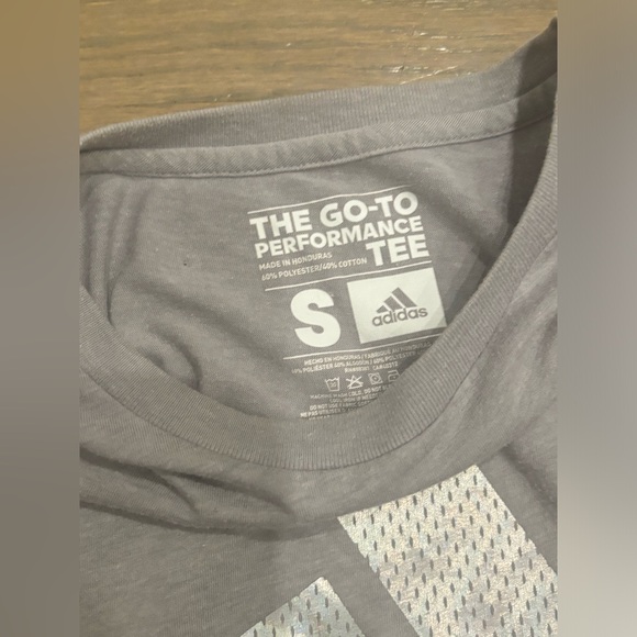 Adidas Grey Holographic Tank go to performance tee Women’s small - Picture 3 of 5